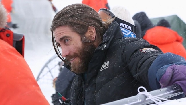 Untuk mempersiapkan aktingnya di film biopik Everest, Jake Gyllenhaal masuk ke ruang simulasi khusus untuk merasakan langsung kondisi ketika seseorang berada di ketinggian gunung es. Pengalaman itu membuatnya sakit dan mual dalam waktu lama, dan mengakibatkan depresi parah. Foto: Istimewa
