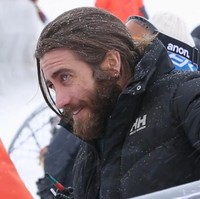 Untuk mempersiapkan aktingnya di film biopik Everest, Jake Gyllenhaal masuk ke ruang simulasi khusus untuk merasakan langsung kondisi ketika seseorang berada di ketinggian gunung es. Pengalaman itu membuatnya sakit dan mual dalam waktu lama, dan mengakibatkan depresi parah. Foto: Istimewa
