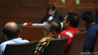 Keduanya diyakini jaksa menerima suap senilai Rp 240 juta yang diberikan oleh Managing Director PT Binasawit Abadi Pratama (BAP), Edy Saputra Suradja.