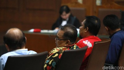 4 Anggota DPRD Kalteng Dituntut 6-7 Tahun Bui