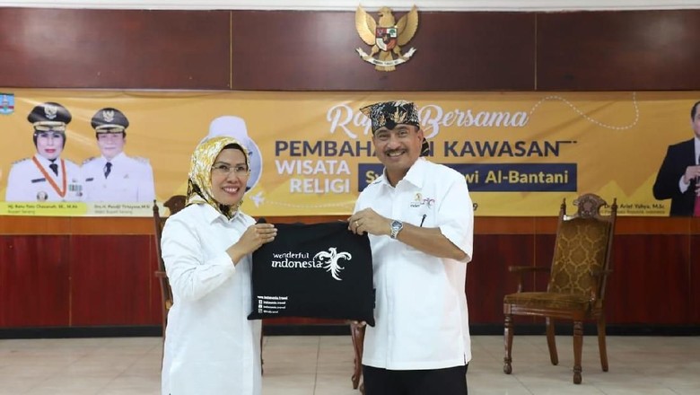 Bupati Serang Gagas Wisata Religi Syekh Nawawi Albantani Bupati Serang Gagas Wisata Religi Syekh Nawawi Albantani