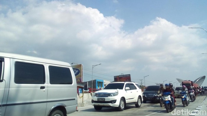 Hati-hati di jalan saat mudik, selalu perhatikan kondisi kebugaran tubuh. (Foto ilustrasi: Akrom Hazami/detikcom)