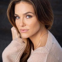 Usia Rebekah 10 tahun lebih muda dari Josh. Namun, itu tampaknya bukan penghalang bagi mereka untuk saling mencintai. (Foto: Instagram)