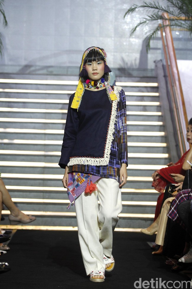 Mel Ahyar merilis koleksi busana Lebaran 2019 dari Happa yang terinspirasi dari kain tradisional suku di Filipina dalam acara Ramadhan In Style 2019, Plaza Indonesia, Jakarta, Rabu [28/05/2019]. Foto: Mohammad Abduh/Wolipop