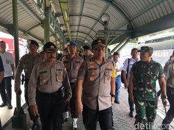 Kapolda Metro Pantau Pengamanan Mudik di Stasiun Gambir