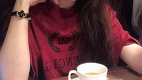 Goo Hara memulai karirnya sebagai penyanyi, sekaligus anggota dari girlgroup KARA. Baru-baru ini ia dikabarkan melakukan percobaan bunuh diri, dan mengalami depresi. Meski begitu, Hara sempat aktif membagikan momen kulinerannya di Instagram. Foto: Instagram @koohara__