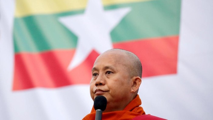 FILE PHOTO: Myanmar Buddhist monk Wirathu speaks at a rally against constitution change in Yangon, Myanmar, May 5, 2019. REUTERS/Ann Wang/File Photo