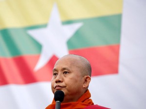 Myanmar Keluarkan Perintah Penangkapan Biksu Radikal Wirathu