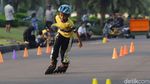 Intip Serunya Ngabuburit Main Sepatu Roda di Monas