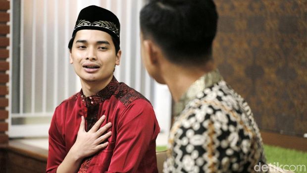 Siap Tidak Siap, Alvin Faiz Jadi Penerus Arifin Ilham di Usia 20 Tahun