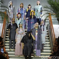 Mel Ahyar merilis koleksi busana Lebaran 2019 dari Happa yang terinspirasi dari kain tradisional suku di Filipina dalam acara Ramadhan In Style 2019, Plaza Indonesia, Jakarta, Rabu [28/05/2019]. Foto: Mohammad Abduh/Wolipop