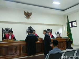 Bagi-bagi Uang, Caleg PKS di Purworejo Jalani Sidang Perdana