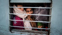 Selain perayaan Diwali, umat Hindu di India juga biasanya mudik untuk merayakan Kumbh Mela, salah satu upacara keagamaan terbesar yang diselenggarakan setiap 12 tahun sekali. Daniel Berehulak/Getty Images.
