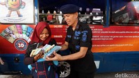 Terkait layanan top up uang elektronik, Bank Indonesia bersama sejumlah perbankan menyediakan 53 titik di sepanjang jalur mudik Tol Trans Jawa. Sementara untuk arus balik, disediakan 55 titik lokasi layanan isi saldo uang elektronik.
