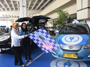 Taksi Listrik Bluebird Mulai Beroperasi di Bandara Soetta