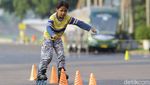 Intip Serunya Ngabuburit Main Sepatu Roda di Monas