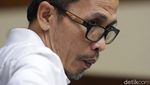 Berpeci Hitam, Pejabat Kemenag Penyuap Rommy Hadapi Dakwaan