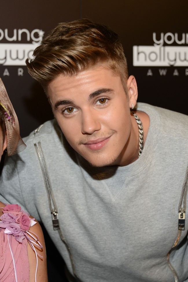 Semakin beranjak dewasa, gaya rambut Justin pun berevolusi dan mengikuti perkembangan tren. Pada 2014, pelantun Sorry ini kerap tampil dengan tatanan rambut yang diangkat dengan gel dan hair spray. Foto: Getty Images