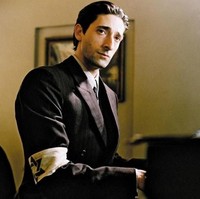 Adrien Brody mengalami stres setelah menuntaskan perannya di The Pianist. Untuk mendalami karakter Wladyslaw Szpilman, pianis Yahudi yang selamat dari pembantaian Nazi, Adrien mengisolasi diri dari hubungan asmara dan sosial. Beberapa tahun setelahnya, mungkin aku mengalami depresi serius. Ada transisi di mana aku menempatkannya secara fisik dan mental, kata Adrien Brody, seperti dikutip dari Nicki Swift. Foto: Istimewa