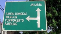Lepas dari Gerbang Tol Pemalang, akan sampai di Perempatan Gandulan, pertemuan dengan jalur Pantura dan lingkar Luar Pemalang. Arahkan kendaraan ke kiri untuk menuju kota Pemalang. (Robby Bernardi/detikcom)