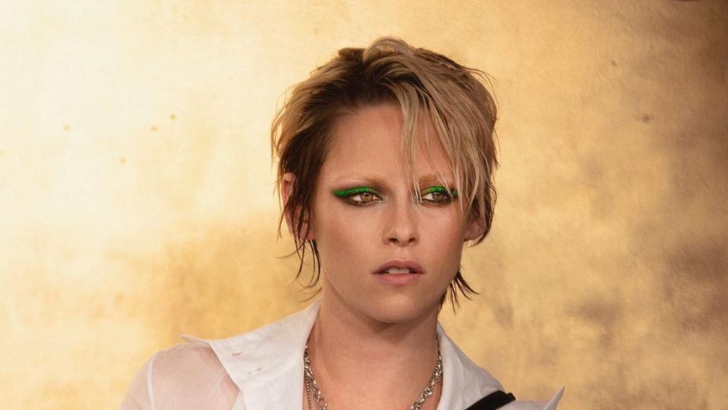Curi Perhatian, Kristen Stewart Tampil Tanpa Alis di Fashion Show Chanel Curi Perhatian, Kristen Stewart Tampil Tanpa Alis di Fashion Show Chanel
