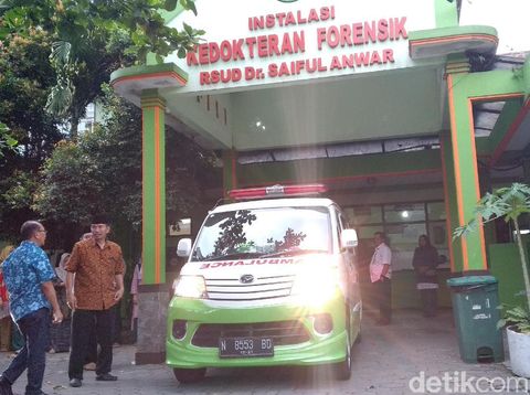 Jenazah Kiai Tolchah Hasan dibawa dari RSSA Malang/
