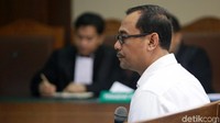 Kakanwil Kemenag Jatim Haris Hasanuddin menjalani sidang perdana dengan agenda pembacaan dakwaan di Pengadilan Tipikor, Jakarta, Rabu (29/5/2019).
