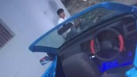 Dari warna, eksterior, hingga emblem mobil semuanya dibuat sangat mirip. Foto: Carscoops