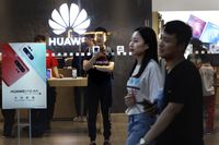 Resmi! Trump Kembali Perbolehkan Huawei Pakai Android