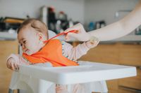 Sedang Tren Pukul Boneka Agar Anak Mau Makan 