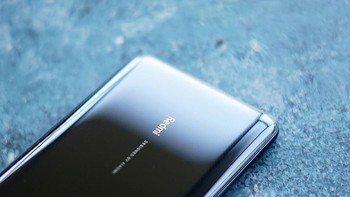 Sementara ruang penyimpanan internalnya 64/128/256GB. Foto: Sina Mobile
