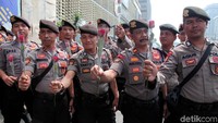 Aksi itu dilakukan sebagai bentuk dukungan mereka kepada aparat kepolisian untuk mengungkap dalang kerusuhan aksi 22 Mei lalu.