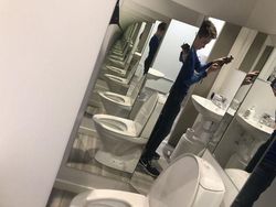 Kumpulan Cermin Toilet yang Bikin Auto Heran
