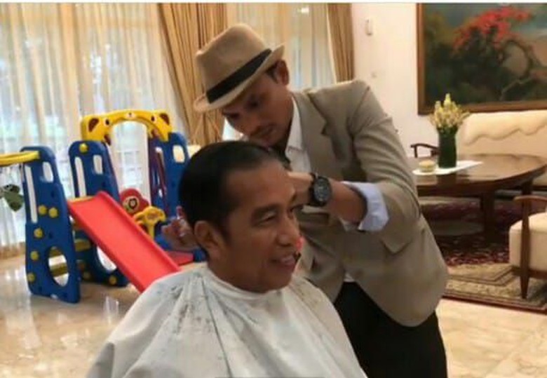 Jokowi Mau Potong Rambut Undercut: Sampingnya Tipis Atasnya Klimis Jokowi Mau Potong Rambut Undercut: Sampingnya Tipis Atasnya Klimis