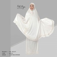 Pada 2019 ini, artis Denada juga berbisnis mukena untuk Hari Raya Lebaran. Melalui label Putri Raja Muslim Wear, Denada meluncurkan koleksi mukena dalam dua warna yaitu putih dan hitam. Saat ini mukena warna putih yang menurut Denada dijual dengan harga terjangkau itu sudah sold out. Foto: Dok. Instagram