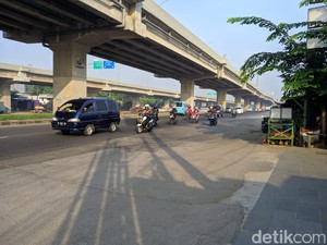 Lalin Jalan Kalimalang Sepi dari Pemudik Motor Pagi Ini