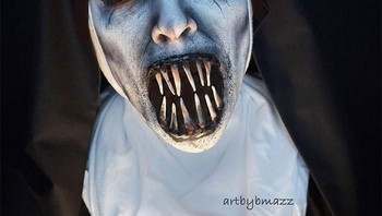 Si horor suster Valak. (Foto: Instagram/artbybmazz)