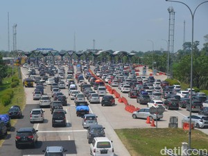 Volume Kendaraan Meningkat, Antrean di Tol Palimanan Capai 2 Km