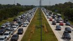 Kendaraan Mengular di Pintu Tol Palimanan