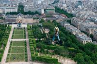 Menara Eiffel Lagi Buka Flying Fox Paling Menegangkan!