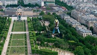 Flying fox tersebut adanya di lantai 2 Menara Eiffel, tepatnya di ketinggian 115 meter (AFP)