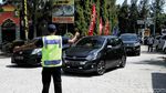 Pemudik Melepas Lelah di Rest Area Tol Palikanci