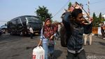 Rindu Kampung, Pemudik Padati Terminal Kalideres