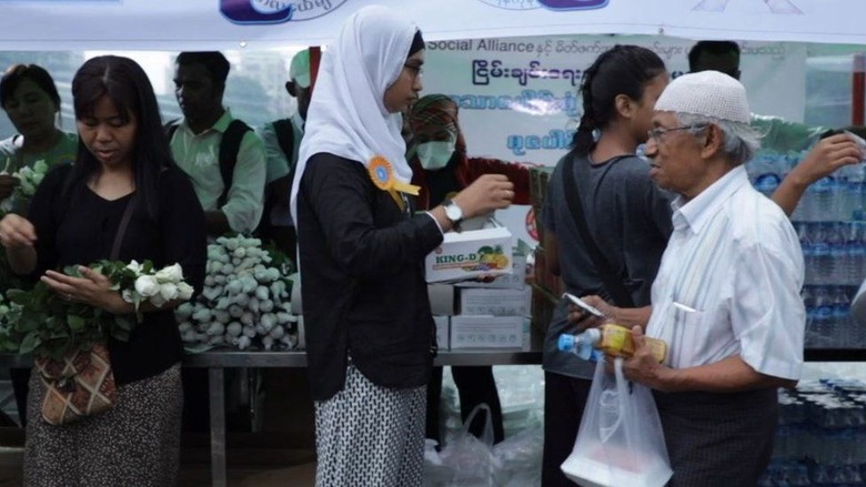 Muslim di Myanmar Dilarang Tarawih, Warga Buddha Tunjukkan Solidaritas Muslim di Myanmar Dilarang Tarawih, Warga Buddha Tunjukkan Solidaritas