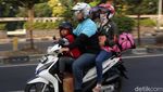 H-6 Pemudik Bermotor Lintasi Kawasan Kalimalang