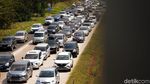 Kendaraan Mengular di Pintu Tol Palimanan