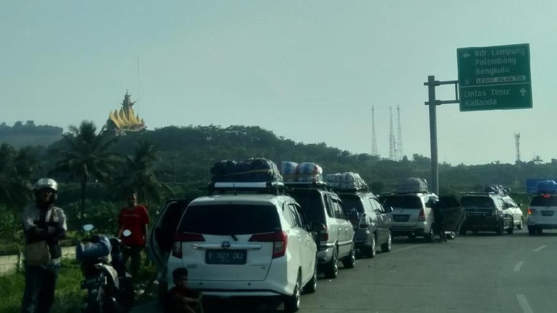 Tiket Pesawat Jakarta-Lampung Rp 4,2 Juta, Pemudik Ini Pilih Pakai Mobil Tiket Pesawat Jakarta-Lampung Rp 4,2 Juta, Pemudik Ini Pilih Pakai Mobil