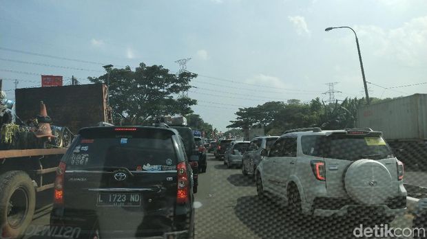 H-6 Lebaran: Gerbang Tol Merak Macet Parah, Pemudik Stuck 2 Jam
