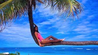 Wanita kelahiran tahun 1990 tersebut juga suka liburan ke pantai. Dia pun pernah sampai liburan ke Dominika, negara di Kepulauan Karibia (Instagram/vdiatchenko8)