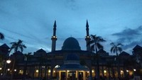 Masjid Shah di International Islamic University Malaysia. Lagu-lagu Ramadhan baru boleh diputar meramaikan suasana setelah melewati hari ke-15 puasa (Ahmad Sururi/Istimewa)